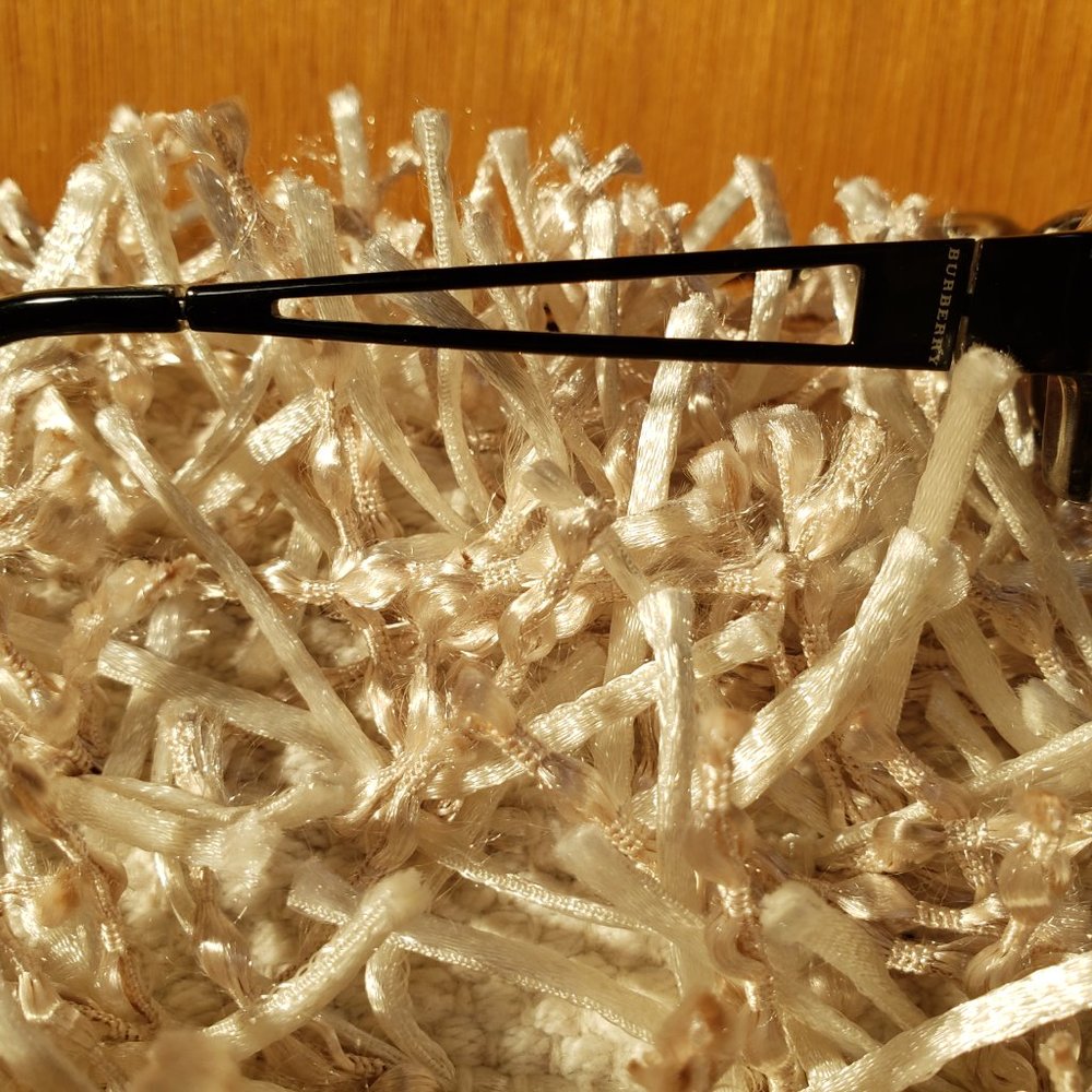 COPY - Burberry Sunglasses - Picture 4 of 9